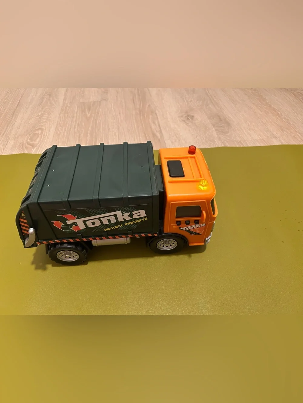 Tonka Protect Preserve Recycling Garbage Truck Orange Green Lights & Sounds 2010